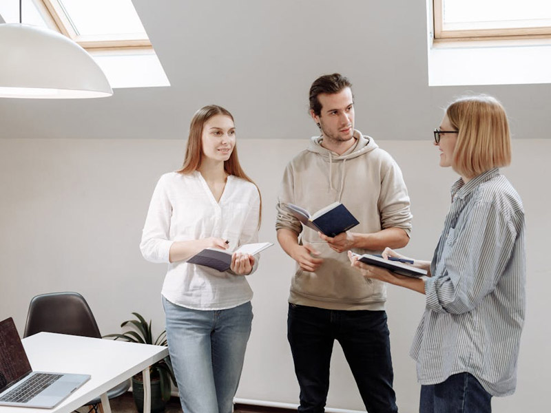 student-loan-different-from-a-scholarship