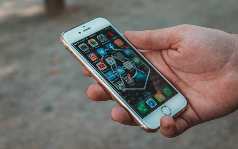 Lifeline program gives a free iphone with sim plan for daily communication instead of sim free iphone