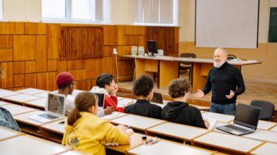 how-many-classes-is-full-time-in-college