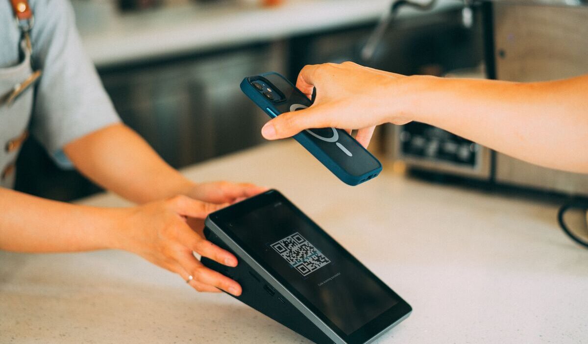how-to-scan-qr-code-on-iphone