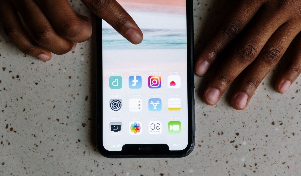 how-to-unhide-apps-on-iphone