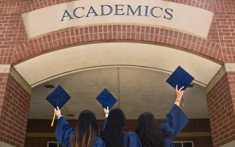 What is a dual enrollment student earning college credits and building a strong academic foundation