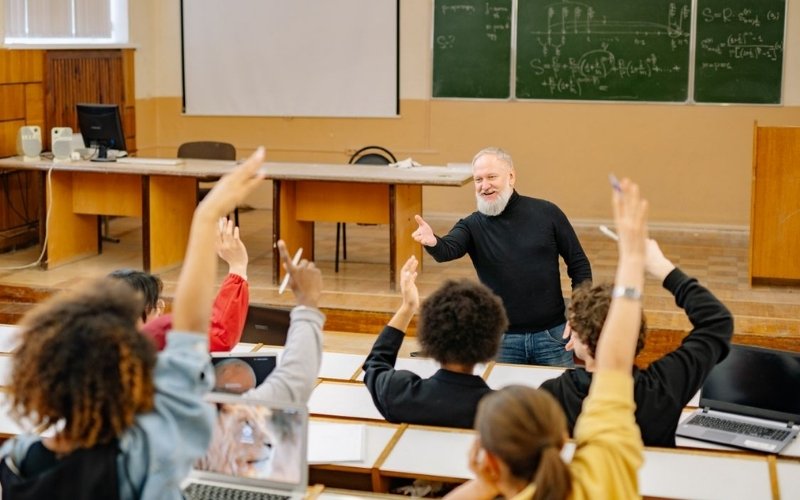 Overview of what is an undergraduate for students beginning their university education