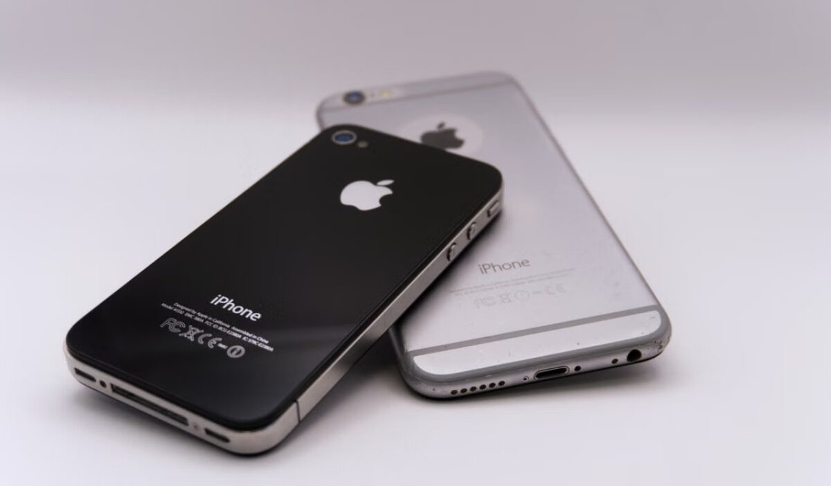 How to clean charging port on iphone safely with proper tools and steps