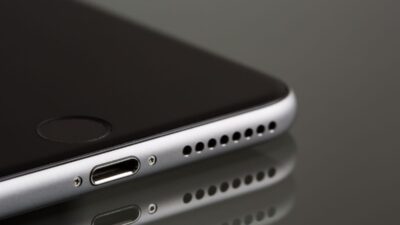 how-to-clean-iphone-speaker