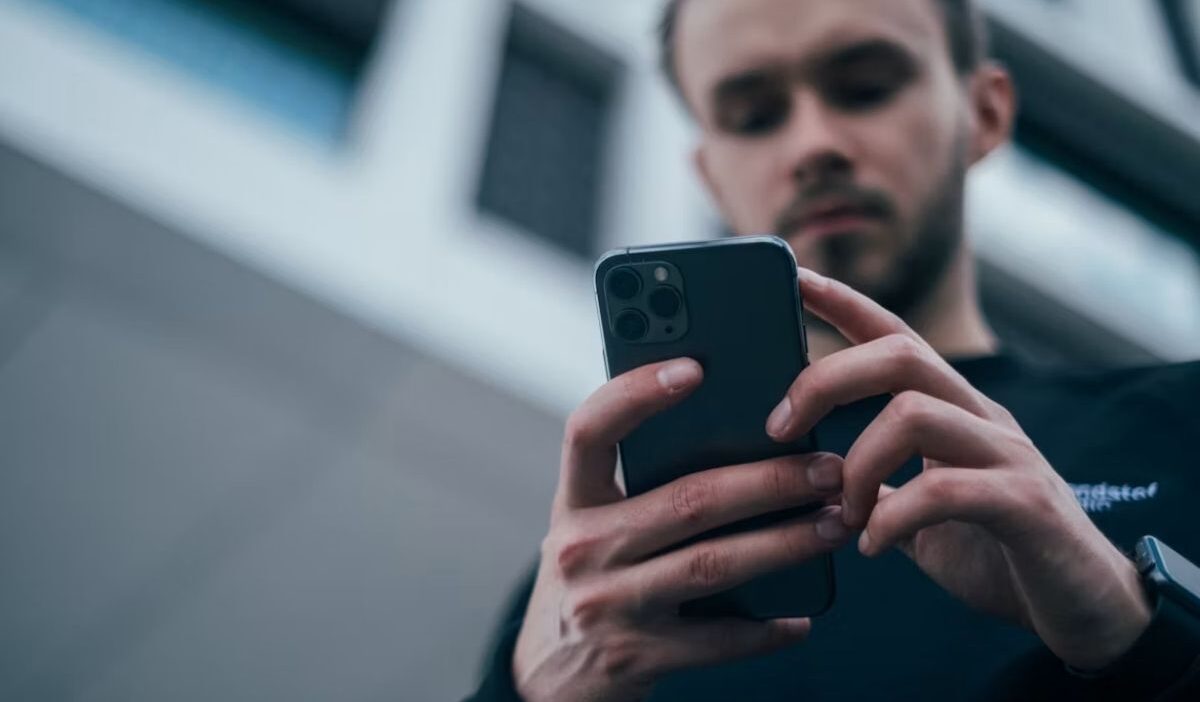 how to know if your iphone is being hacked and review device activity safely