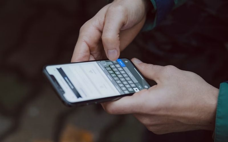 how to delete multiple contacts on iphone by selecting and removing several saved entries