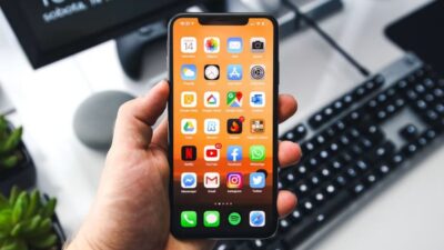 How to keep my phone screen on iPhone