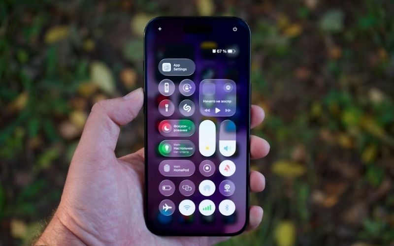 How to keep phone screen on iPhone with the Auto-Lock setting