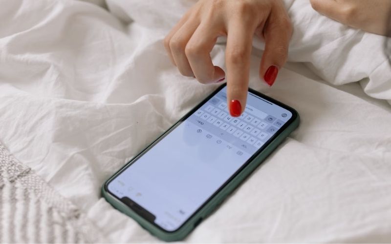 How to leave a group chat on iPhone with four or more participants