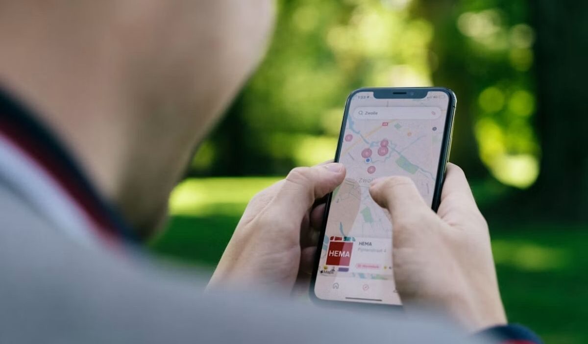 how to pause a location on Find My iPhone while keeping Location Services active