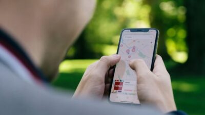how to pause a location on Find My iPhone while keeping Location Services active