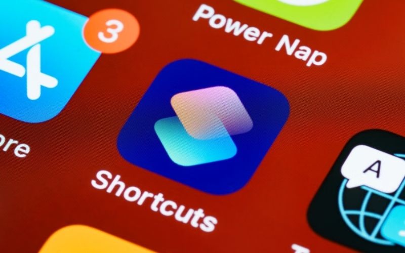 How to change app icons iPhone with custom pictures in Shortcuts.