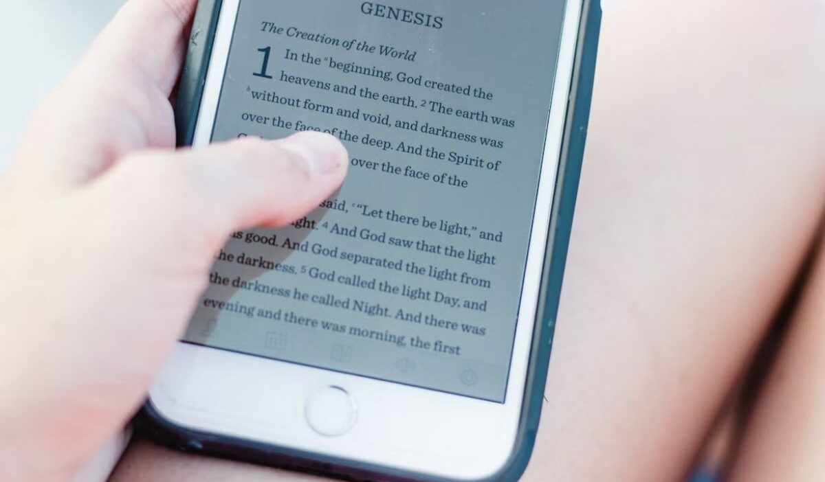 How to convert picture to PDF on iPhone using built-in tools to create and save PDF files.