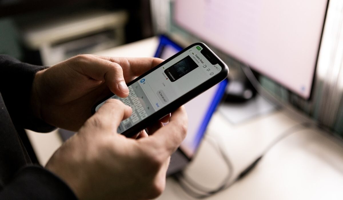 How to delete text messages on iPhone for both sides with the Undo Send feature in Messages.