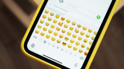 How to make a sticker on iPhone from a photo and customize it with built-in effects.